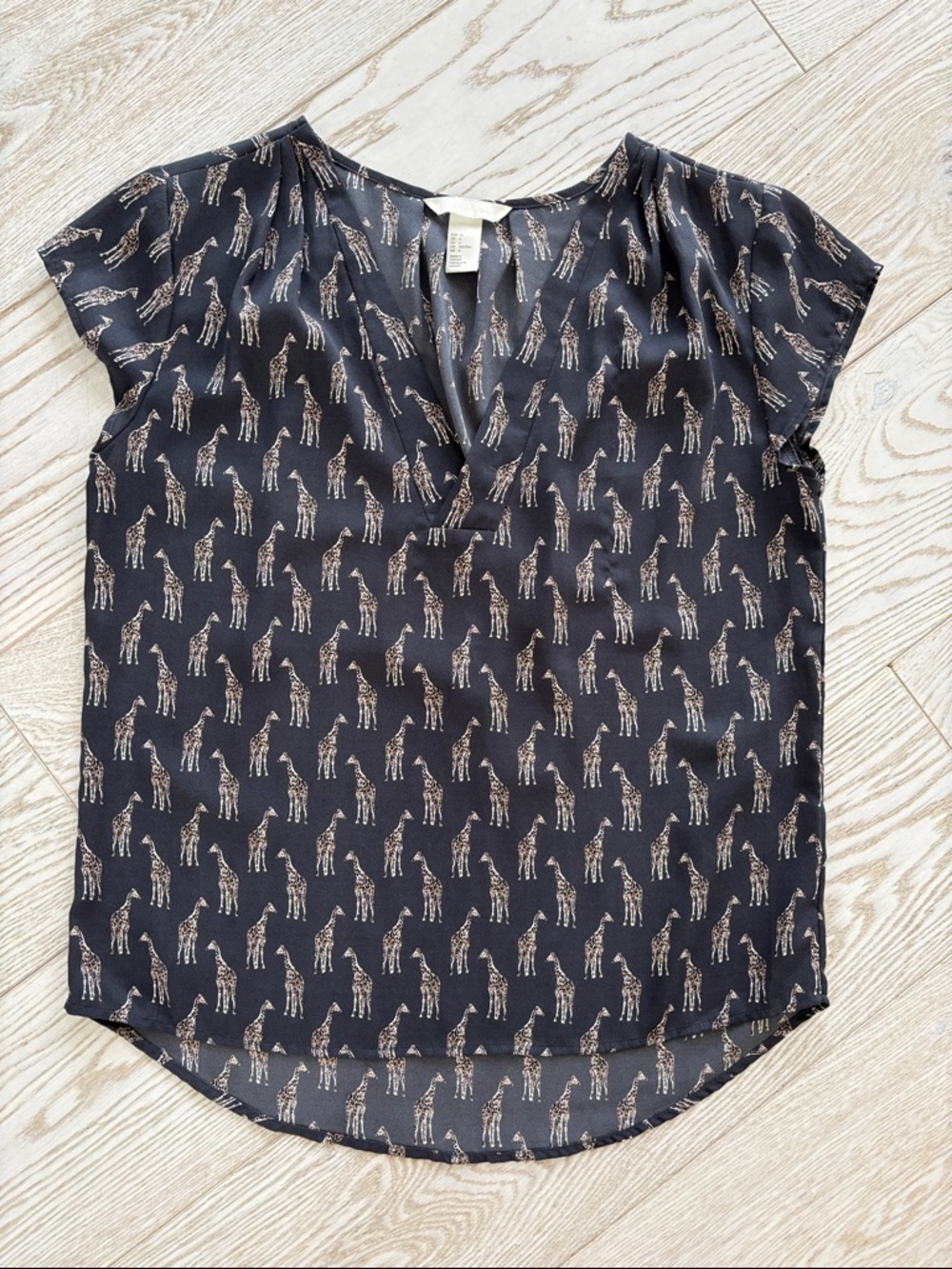 H&M size 6 giraffe motif top.